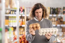 Auchan wycofał jaja klatkowe ze sklepów (fot. Shutterstock)