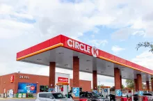 Przyszły właściciel Żabki z wynikami. EBITDA Couche-Tard +10,5% (fot. Shutterstock)
