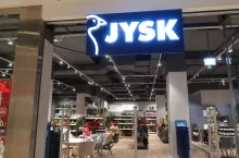 JYSK dołącza do sieci z „Cichymi Godzinami” (fot. OleksSH/Shutterstock)