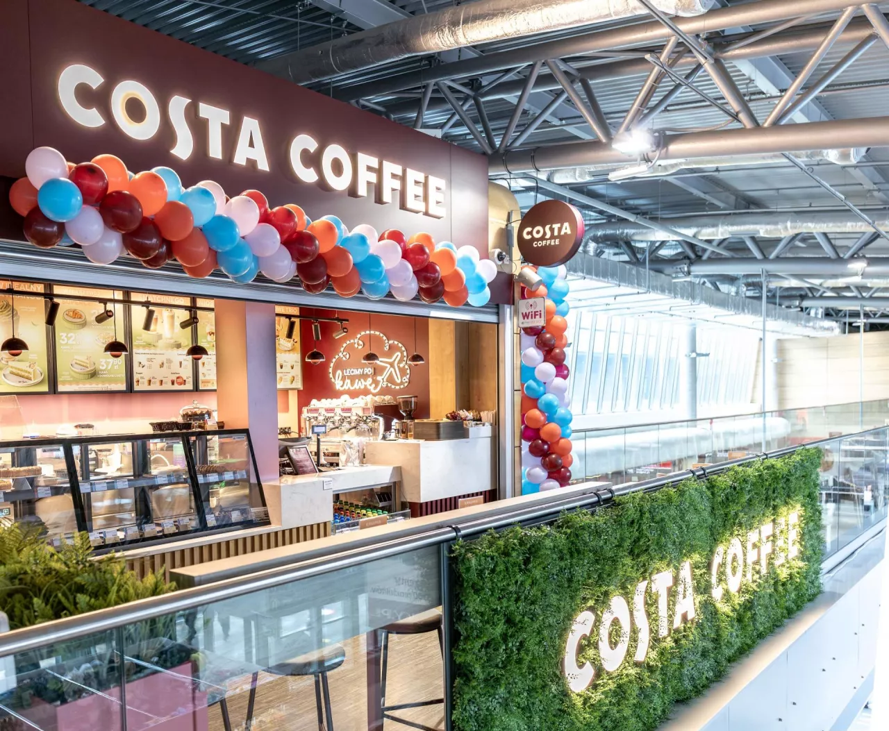 Lagardère Travel Retail ujawnia co i gdzie kupują klienci Costa Coffee (fot. Materiały Prasowe).