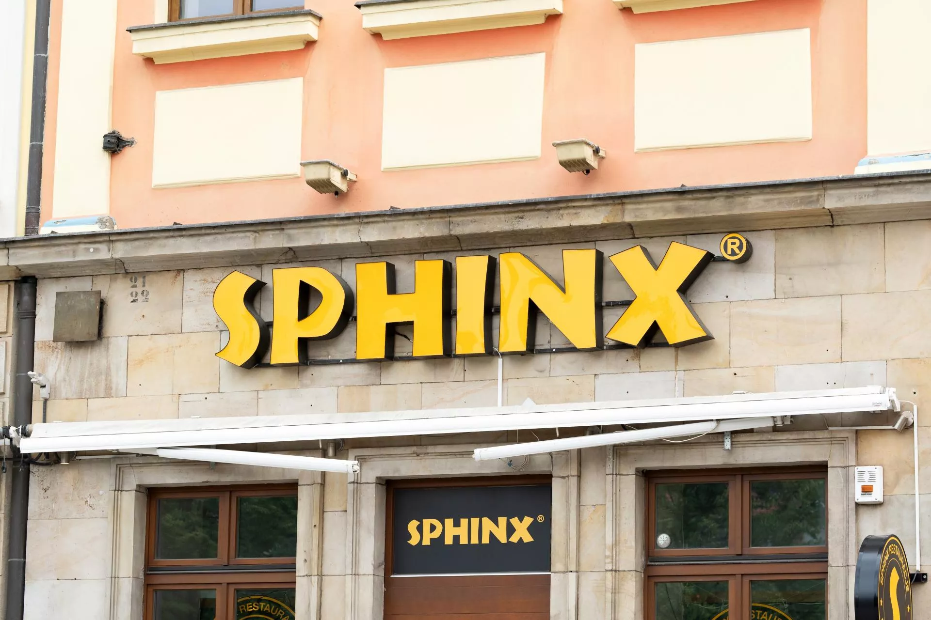 Sfinks Polska wdraża AI na szeroką skalę. Technologia wspiera franczyzę