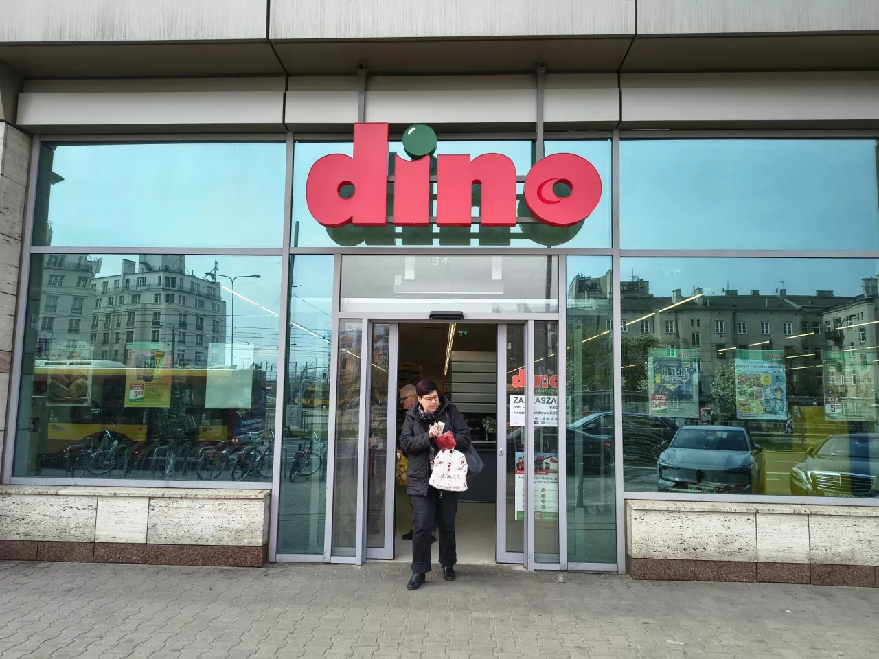 Supermarket sieci Dino przy ul. Kijowska 1 w Warszawie