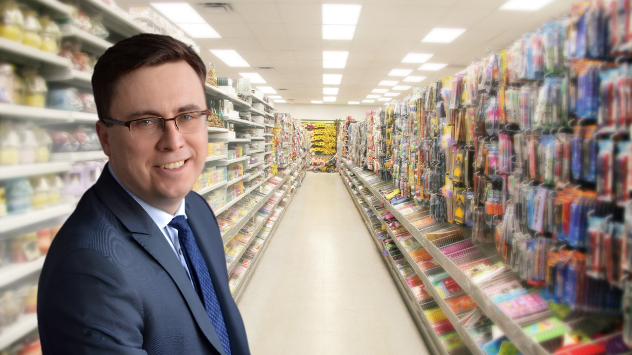 Jakub Borowski, główny ekonomista Credit Agricole Bank Polska (fot. x.com/Canva)
