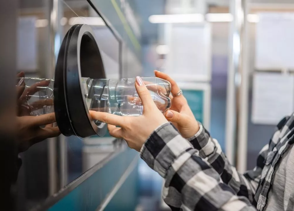 OK Operator stawia butelkomaty za 0 zł. Mały handel i HoReCa wchodzą do systemu kaucyjnego