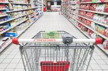 Auchan testuje ”inteligentne” wózki w Rumunii (fot. Shutterstock).