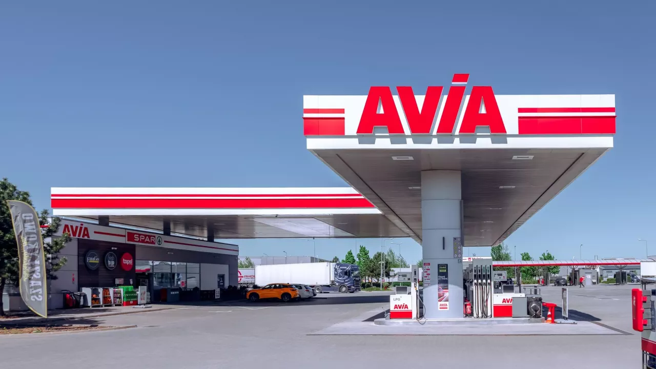 Unimot rozwija stacje AVIA mimo presji na sprzedaż paliw (fot. Shutterstock)