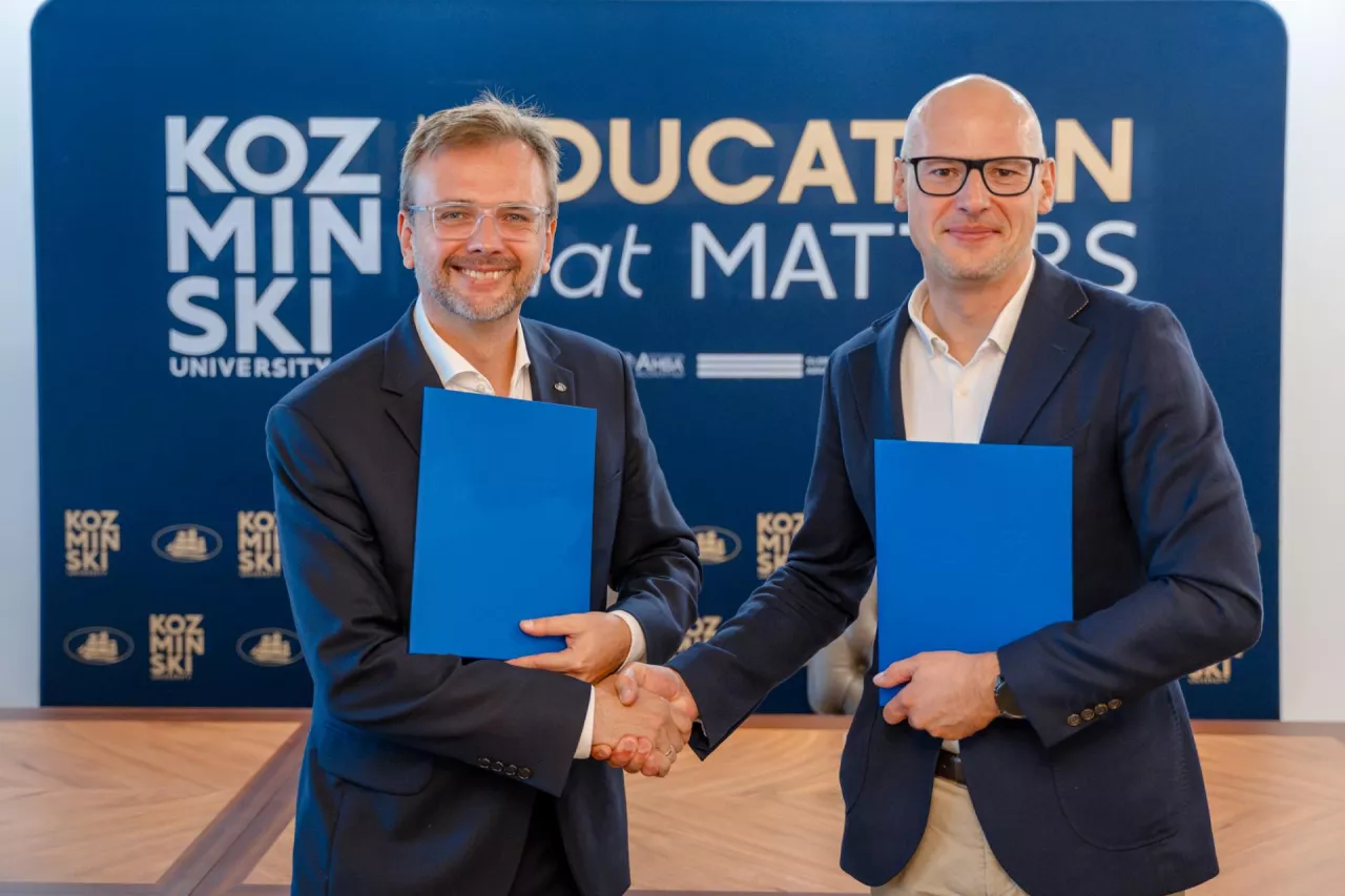 prof. dr hab. Grzegorz Mazurek, Rektor Akademii Leona Koźmińskiego i Mateusz Oleksy, dyrektor generalny Visa w Polsce (fot. materiały prasowe)