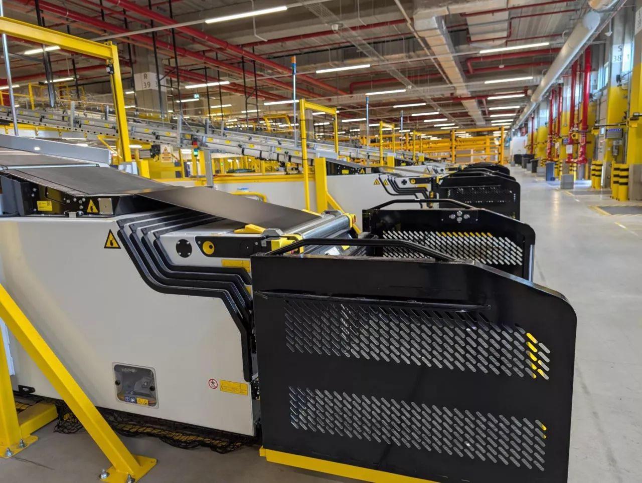 12. centrum logistyczne Amazon oficjalnie otwarte (fot. wiadomoscihandlowe.pl)