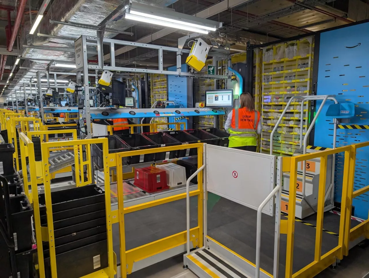 12. centrum logistyczne Amazon oficjalnie otwarte (fot. wiadomoscihandlowe.pl)
