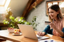 85% polskich nastolatków korzystało z AI przy wyszukiwaniu produktów (fot. Shutterstock)