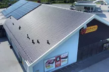 Prawie dwie trzecie sklepów Biedronki w Polsce z instalacjami fotowoltaicznymi (fot. Biedronka).