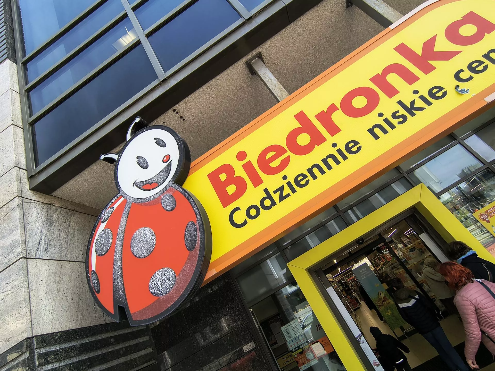 Biedronka przejmie sklepy Tesco? Lidl i Ahold też mją chrapkę na 363 markety