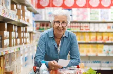 Pokolenie 50+ aktywnie korzysta z internetu i social mediów (fot. Shutterstock)