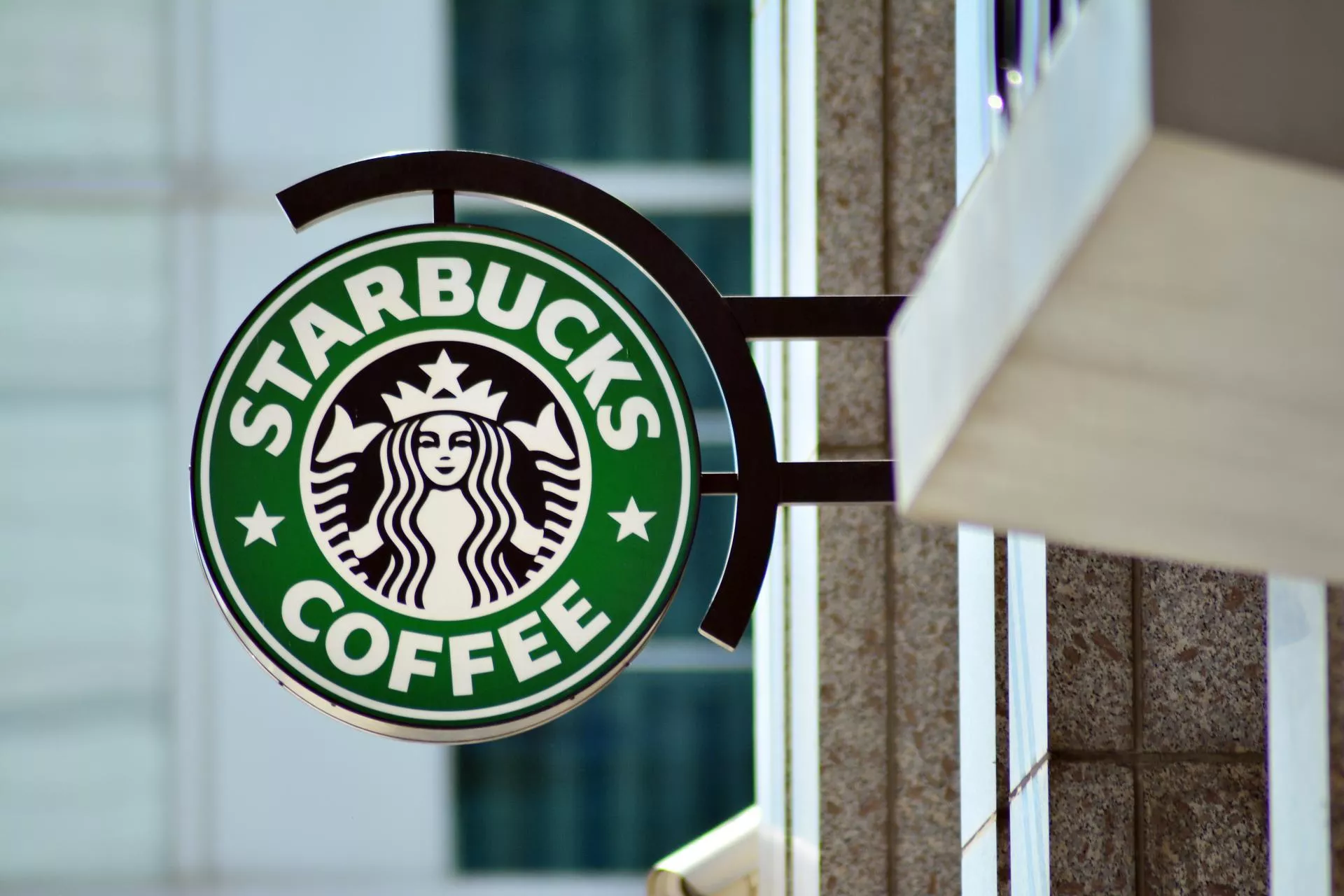 Starbucks zamknie 250 kawiarni! „Przyzwyczajenia klientów się zmieniają”