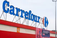 Carrefour znika z kolejnej lokalizacji - sieć zamyka jeden sklep w Krośnie (fot. Shutterstock)