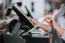 Kasy fiskalne bez faktur od 2027 r. Duże zmiany w handlu (fot. Shutterstock)