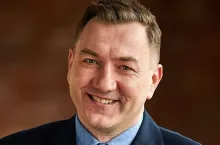 Sylwester Mroczek, manager działu rozwoju formatów i konceptów handlowych oraz ekspert ds. wdrożenia systemu kaucyjnego w Carrefour Polska (fot. Carrefour Polska)