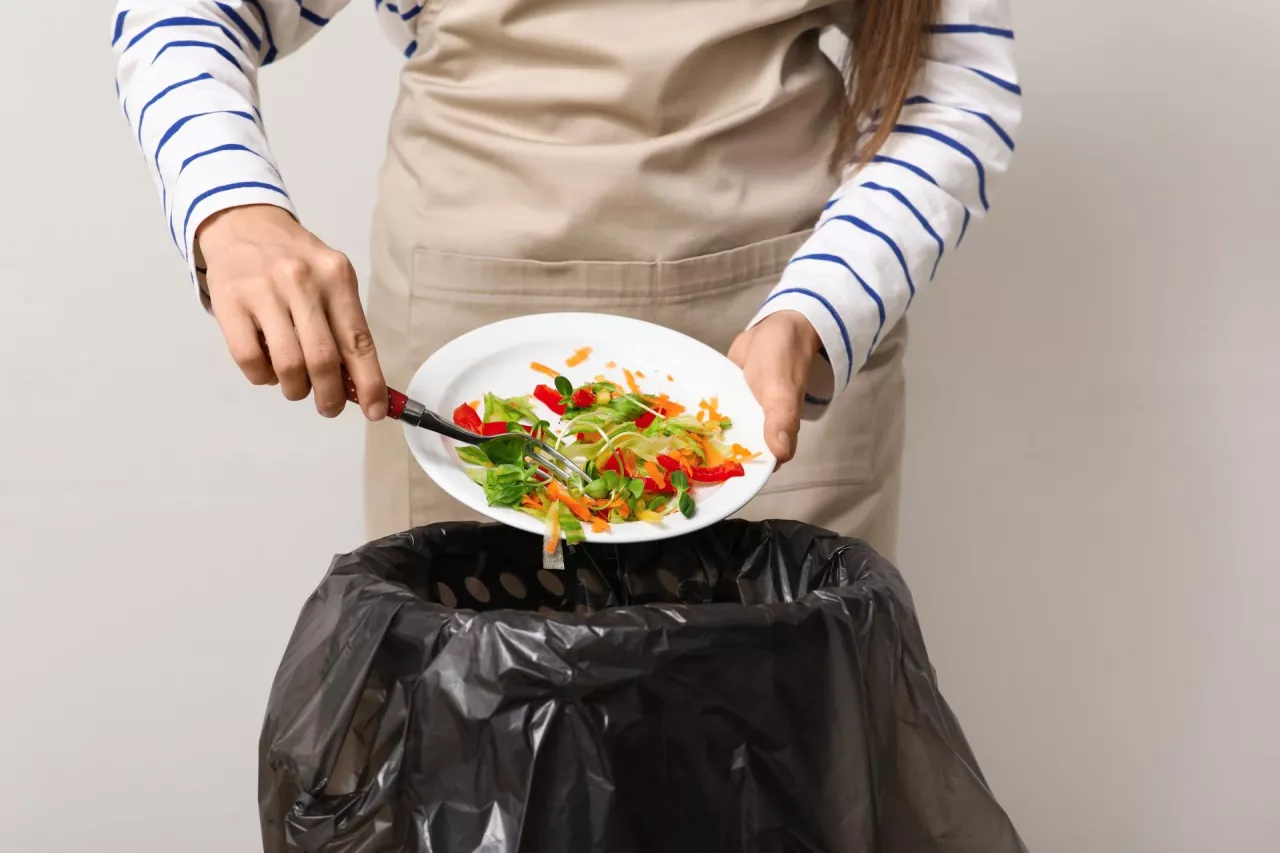 Marnowanie żywności (fot. Shutterstock)