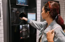 System kaucyjny działa w Polsce od roku. 93% badanych oddało opakowanie objęte kaucją (fot. Shutterstock)