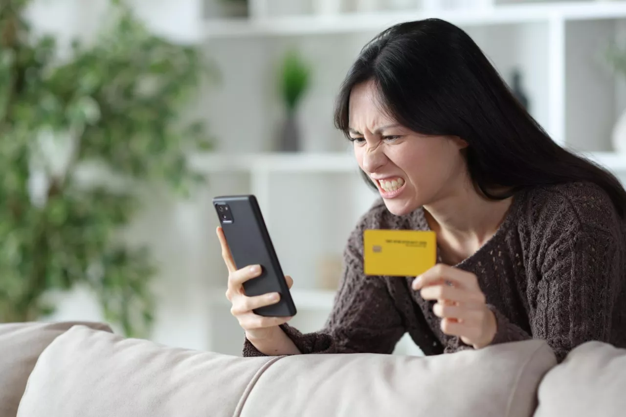 Ponad połowa Polaków przyznaje, że zdarza się im porzucać koszyki i nie finalizować zakupów online (fot. Shutterstock)
