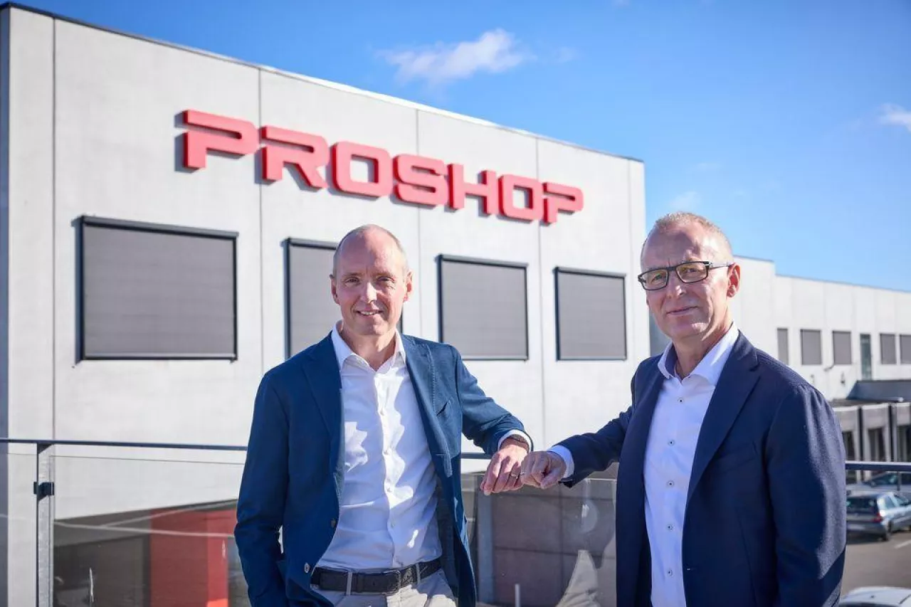 Od lewej: Anders Hagh, prezes Salling Group i Poul Thyregod, dyrektor generalny i współzałożyciel Proshop (fot. Salling Group)