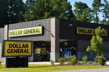 Kierownictwo Dollar General zauważa, że sieć odwiedzają regularnie klienci, którzy zarabiają ponad 100 tys. dolarów rocznie (fot. Shutterstock)