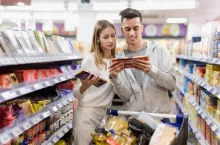Słodycze wysunęły się na pozycję nr 1 pod wzgledem wartościowych udziałów w koszyku FMCG, pokonując piwo i wódkę (fot. Shutterstcok)