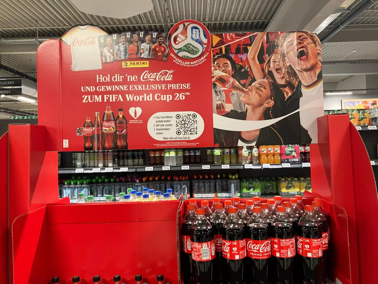 Aldi wstrzymała dostawy Coca-Coli po podwyżce cen przez markę (fot. Sebastian Rennack).