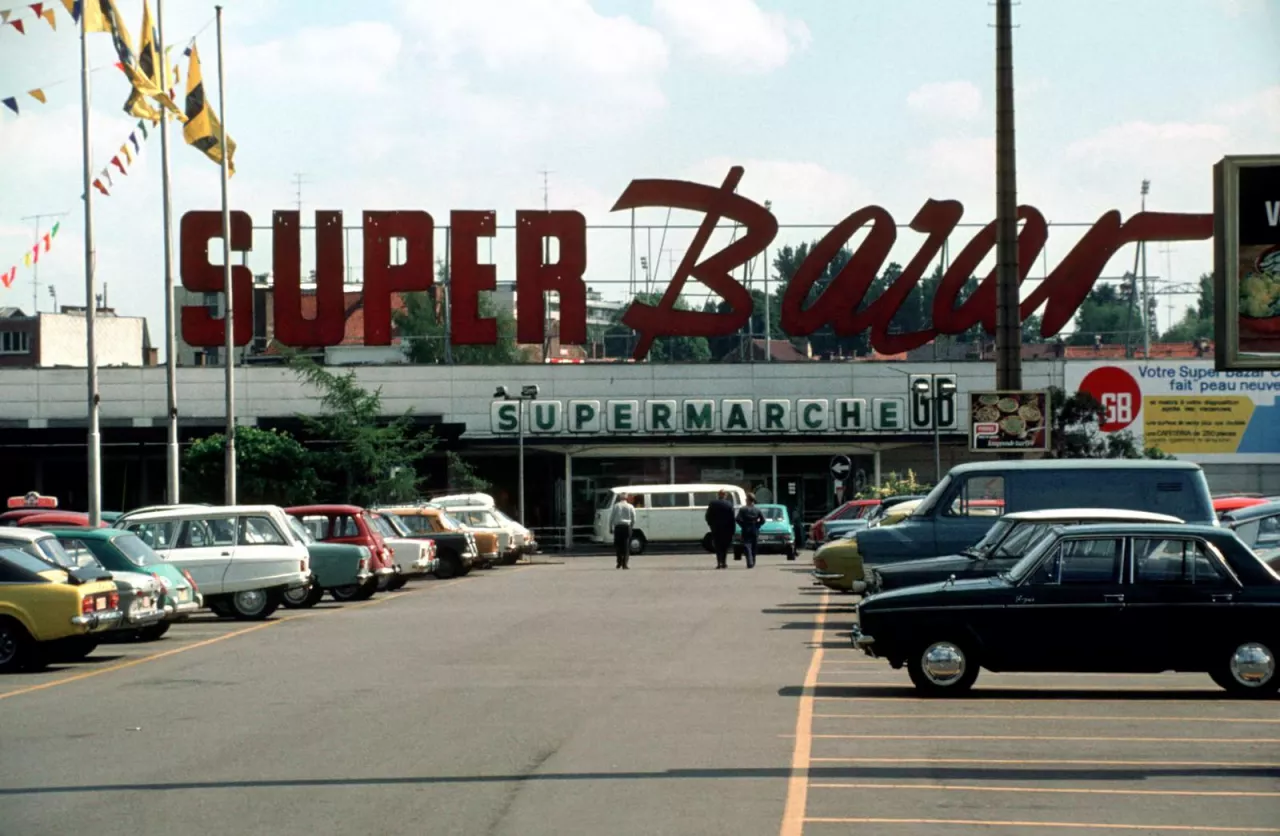 Dawniej Super Bazar, tereaz Hypermarkt Carrefour Oudergem (fot. Hypermarkt Carrefour Oudergem)