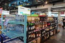 Półka z alkoholem w sklepie (fot. Paweł Jachowski)