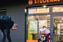 Studenac szuka oszczędności. Zmiany obejmą logistykę i sklepy (fot. Studenac)
