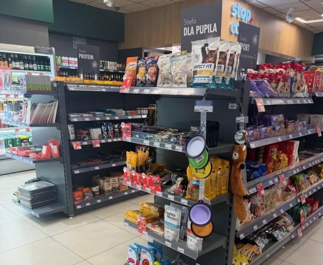 Strefa petfood na stacji Orlen (fot. Agnieszka Bobrukiewicz)