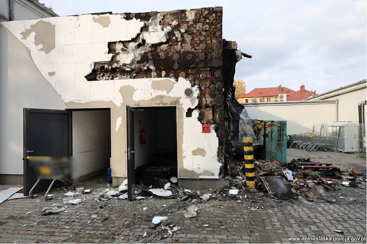 Pożar przy zaworze gazu w sklepie. Policja apeluje