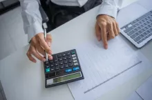 Chwilówki dla handlu? Glovo i PragmaGO oferują finansowanie (fot. Shutterstock)