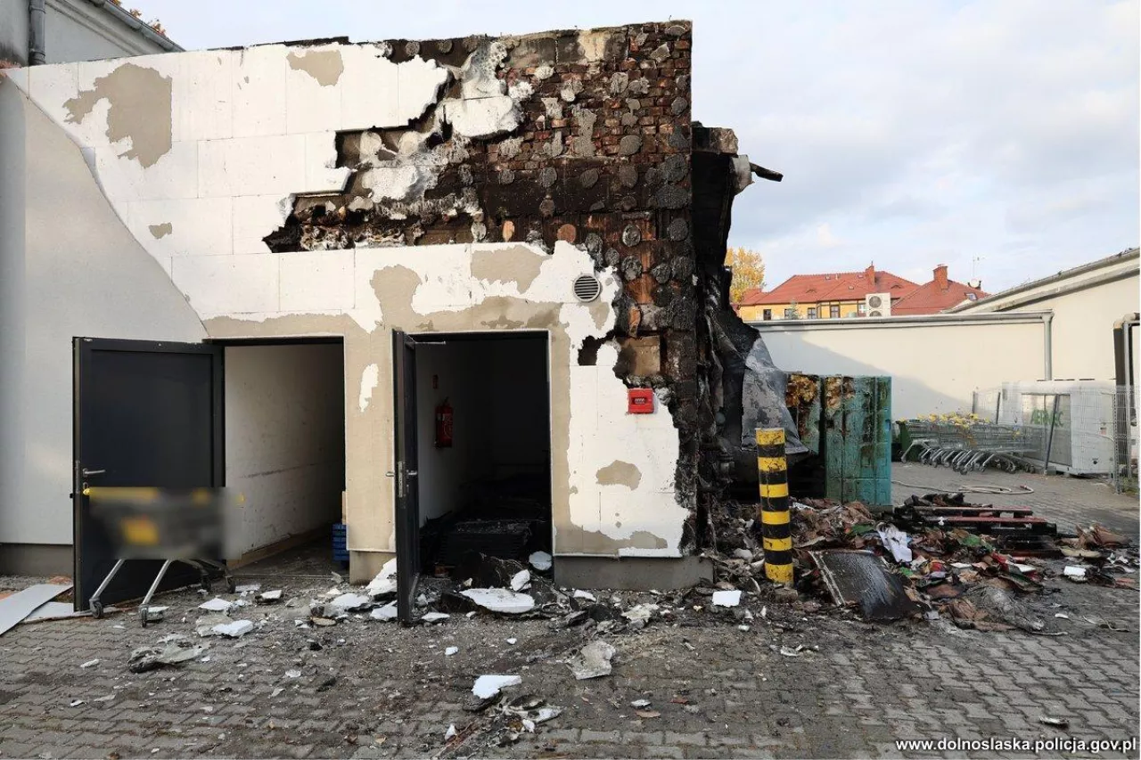 Pożar sklepu w Legnicy. Policja apeluje (fot. Dolnośląska Policja).