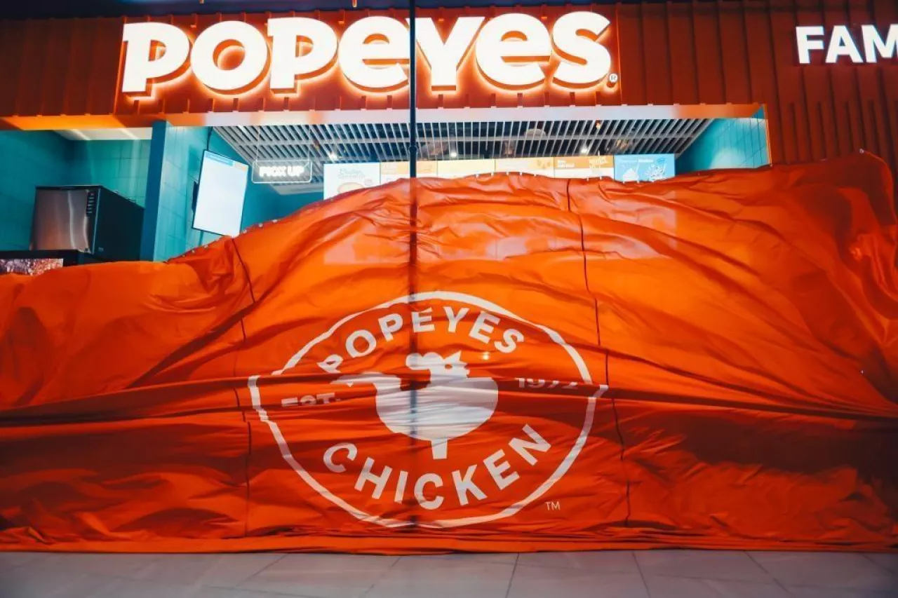 Do końca roku Popeyes przekroczy pułap 50 restauracji w Polsce. Sieć rozwija format Drive Thru (fot. materiały prasowe).