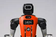 Aby wesprzeć szersze wdrożenie komercyjne, firma Agility zainwestowała w infrastrukturę niezbędną do produkcji, wdrażania i obsługi robotów humanoidalnych na dużą skalę.