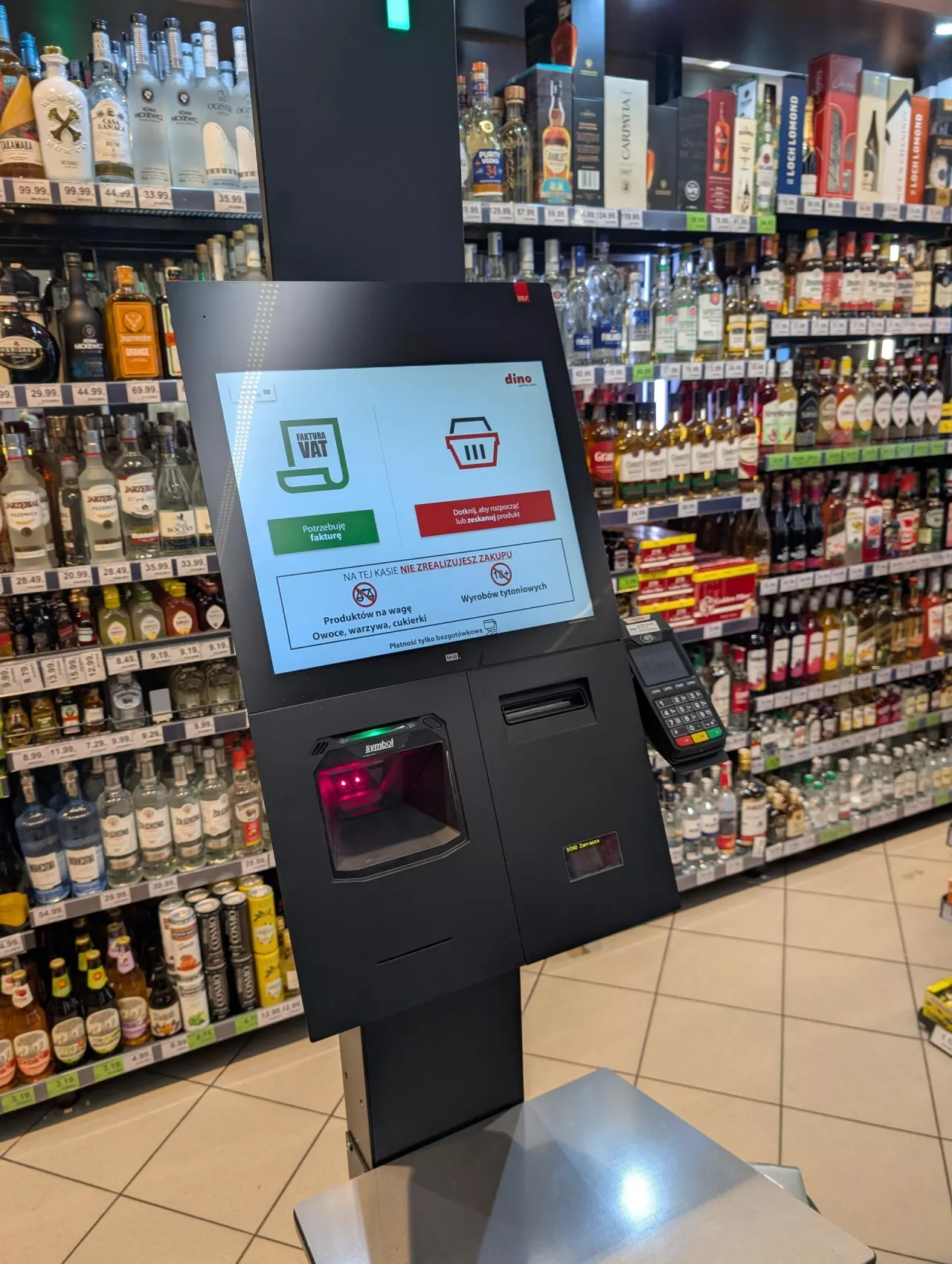 Dino testuje kasy samoobsługowe - na początek w centrali w Krotoszynie (fot. wiadomoscihandlowe.pl)