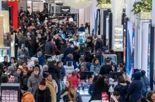 Polacy planują najniższe wydatki na Black Friday, ale chcą kupować więcej (fot. Shutterstock)